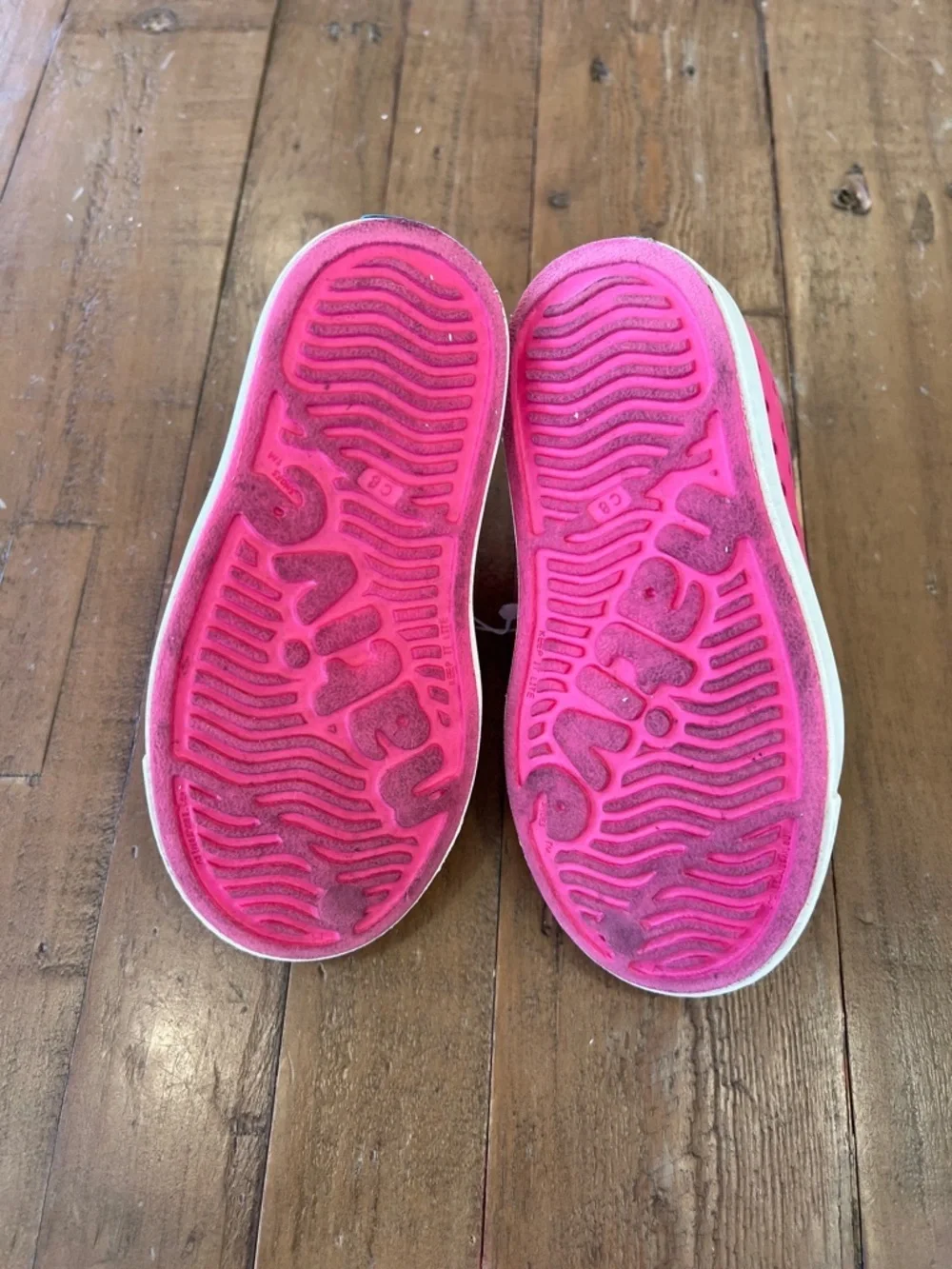 Native Jefferson bright pink slip on waterproof sneaker sandals girls 8